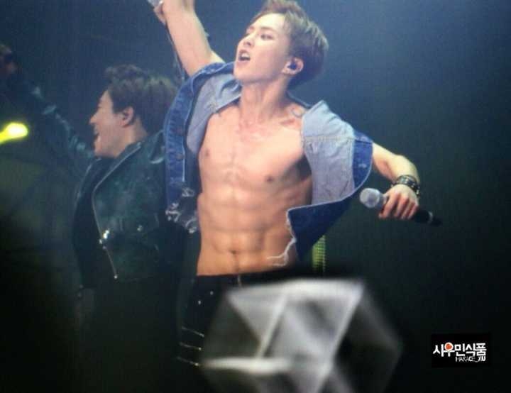 exo金珉锡最新动图,exo分享迪士尼