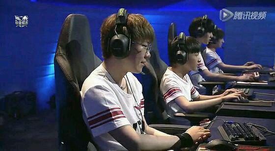 lol职业选手鼠标,lol职业选手操作键盘鼠标视频