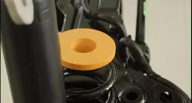 君威gs与标致508l底盘对比,新款君威gs底盘顶起来长什么样