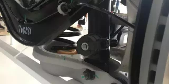 君威gs与标致508l底盘对比,新款君威gs底盘顶起来长什么样