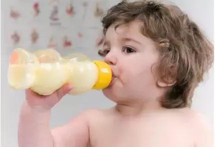 宝宝到了厌奶期该怎么办,宝宝厌奶期怎么办最简单的方法