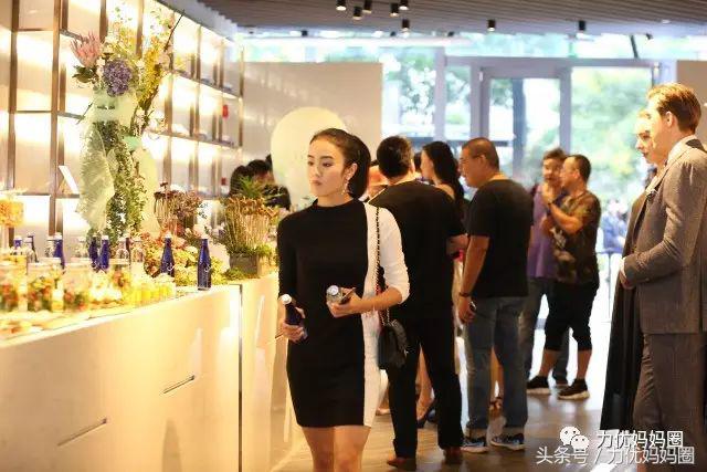 探店这家二十多年的鞋店,探店探到一家特别好看的店