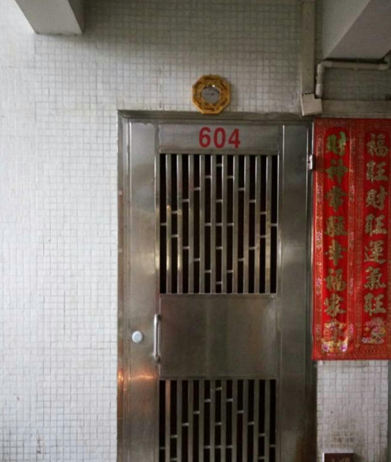 新家入住门对门怎么办,邻居门上挂八卦镜我家怎么应对