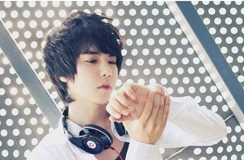 男生行为有点娘如何改善,遇到声音好听的男生怎么办