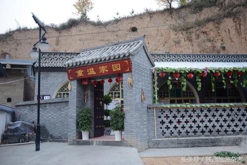 6个窑洞成*物文**吸引了很多人参观，许多年长的都落泪了，这是为啥