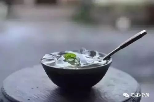 绍兴百年老字号美食臭豆腐,100块钱吃遍水塔美食街