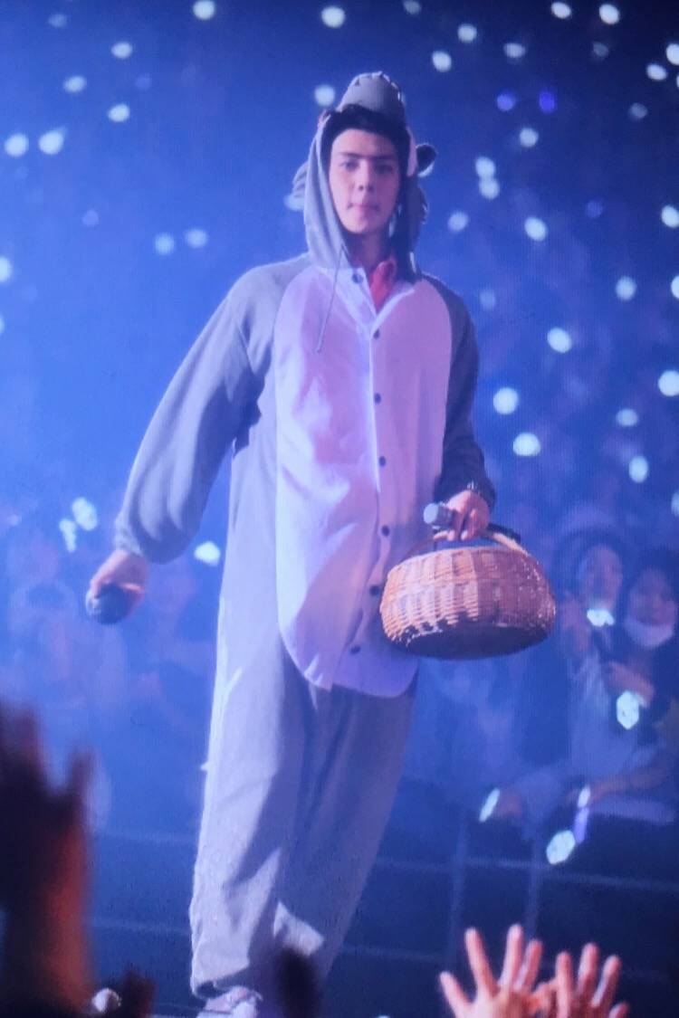 exo金珉锡最新动图,exo分享迪士尼