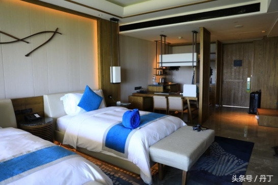 美女三亚之旅、疯狂购物、刷爆银行卡、