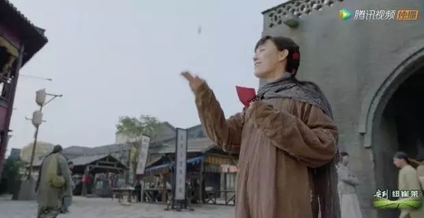 剧情已过半，主角领盒饭，反套路不断，《那年花开》的脑洞忒厉害