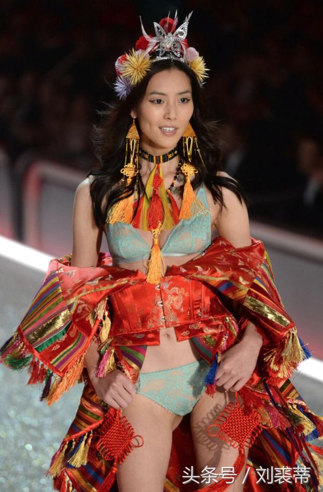 维密秀内衣走秀高光时刻,维密内衣时装秀惊艳全场