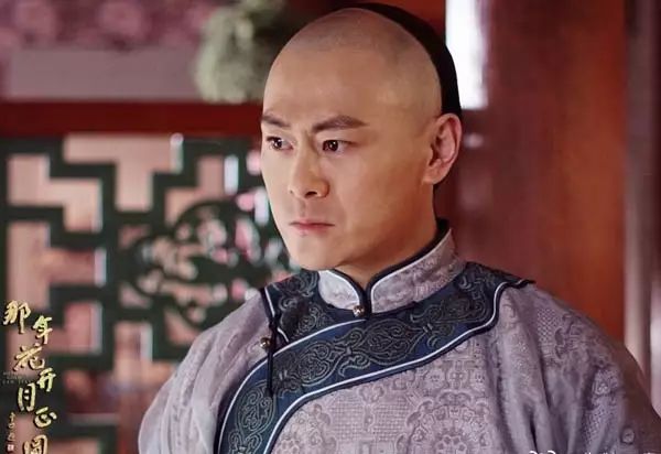 剧情已过半，主角领盒饭，反套路不断，《那年花开》的脑洞忒厉害