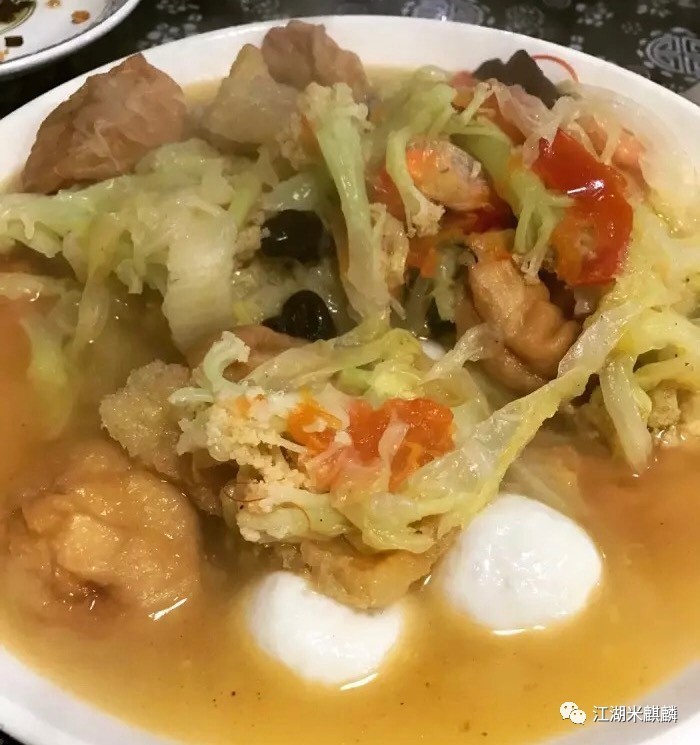 绍兴百年老字号美食臭豆腐,100块钱吃遍水塔美食街