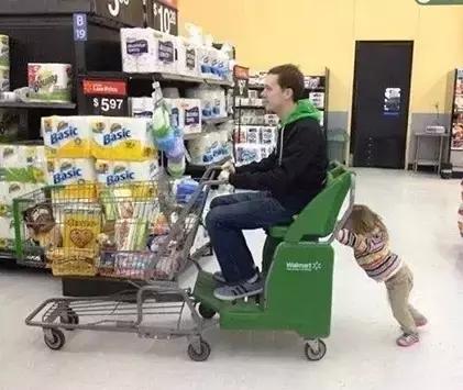 玩手机被爸爸发现怎么办,玩游戏被爸爸抓住