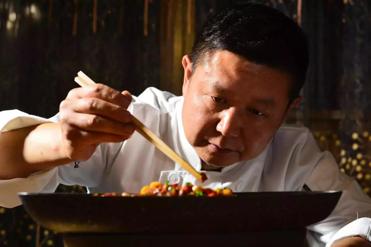 30年间从学徒到大师，46岁他隐居黄山脚下匠心造出2000㎡避世山居