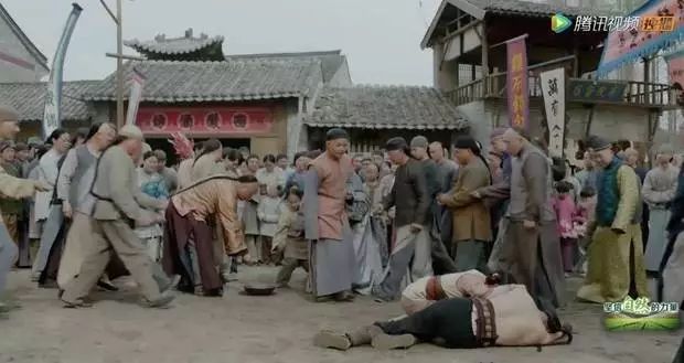 剧情已过半，主角领盒饭，反套路不断，《那年花开》的脑洞忒厉害