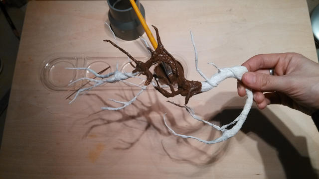 为茶室添一缕梅香，只需卫生纸与铁丝的完美结合