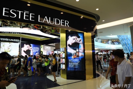 美女三亚之旅、疯狂购物、刷爆银行卡、