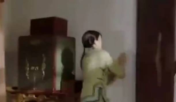 剧情已过半，主角领盒饭，反套路不断，《那年花开》的脑洞忒厉害