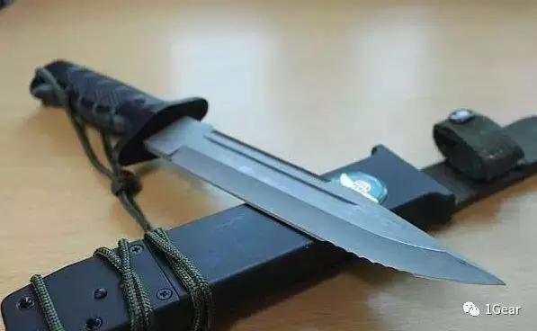 吊了！两款经典战术刃居然力压世界上最毒的*刀刺**56式三棱*刺军**