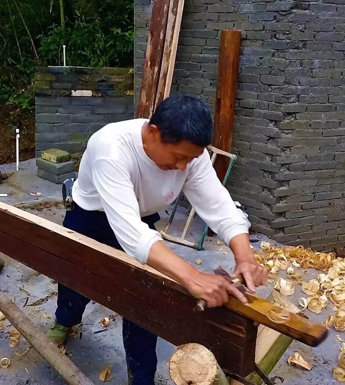 30年间从学徒到大师，46岁他隐居黄山脚下匠心造出2000㎡避世山居