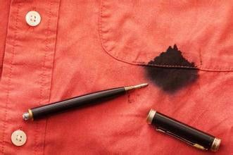 墨水滴到衣服上如何处理,写字墨水没干碰到了怎么办