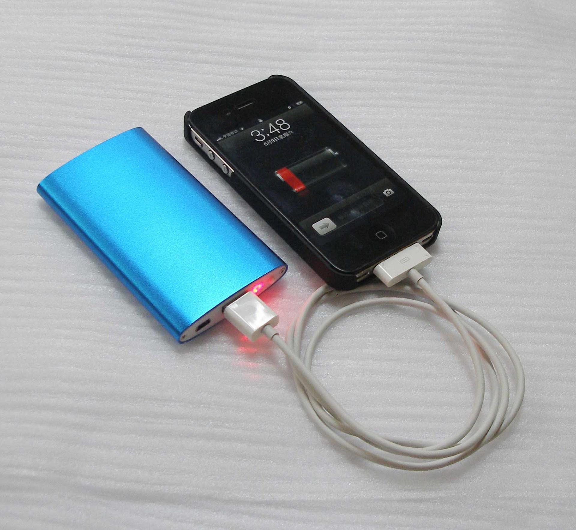 1万毫安充电宝充15pro电池容量,小米充电宝1万毫安额定容量6000