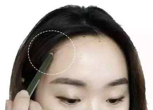 露额头好看的人适合留什么发型,露额头好看是属于什么脸型