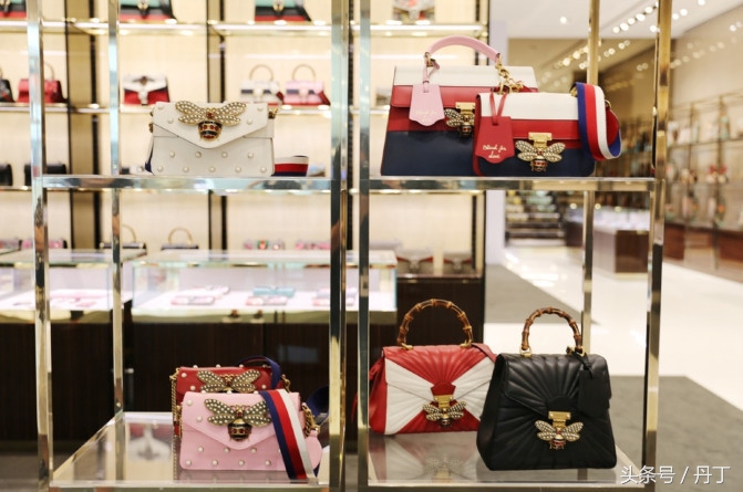 美女三亚之旅、疯狂购物、刷爆银行卡、