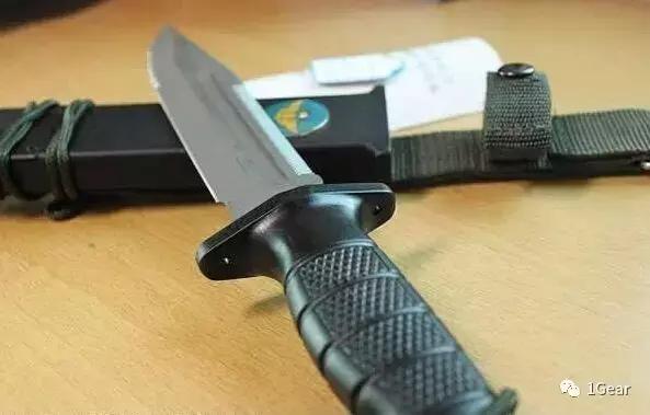 吊了！两款经典战术刃居然力压世界上最毒的*刀刺**56式三棱*刺军**