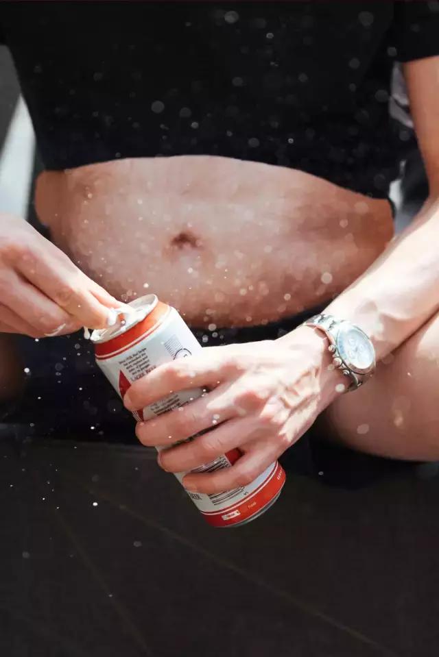 外国人玩啤酒肚,啤酒肚外国人