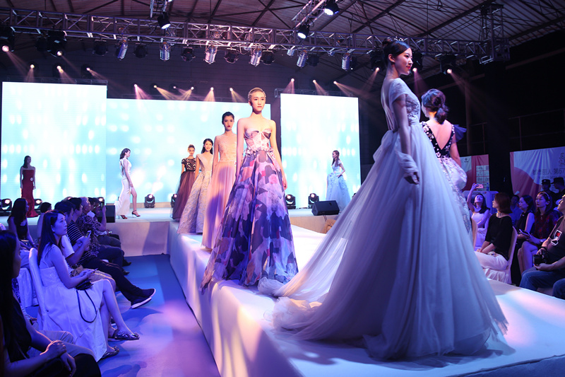 第67届世界小姐重庆赛区诞生“七仙女”颜值点亮喵村时尚街区