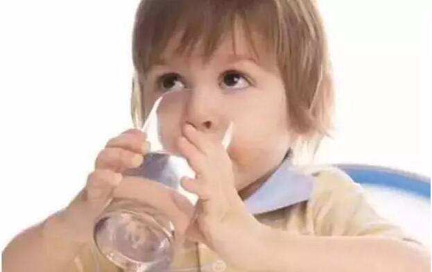 奶粉上火还是降火,宝宝上火了家长要如何正确护理