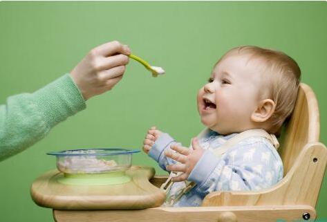 奶粉上火还是降火,宝宝上火了家长要如何正确护理