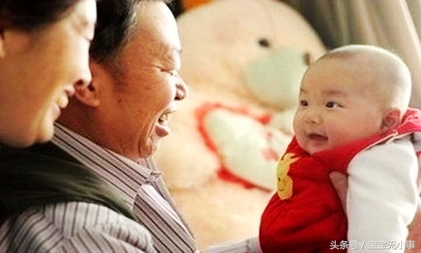 3岁宝宝脚趾头长水泡破裂,三岁小孩脚趾头有水泡像脚气一样