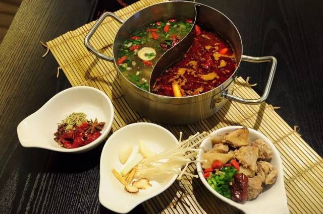 发根长小痘痘是什么原因,发根老是长痘怎么回事