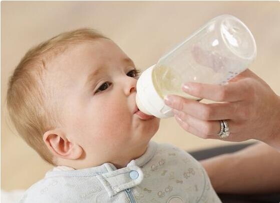 奶粉上火还是降火,宝宝上火了家长要如何正确护理