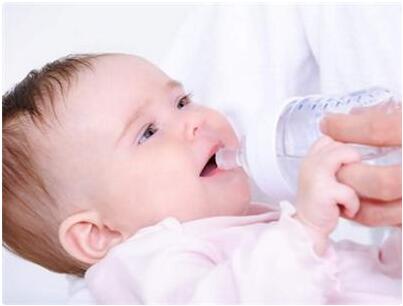 奶粉上火还是降火,宝宝上火了家长要如何正确护理