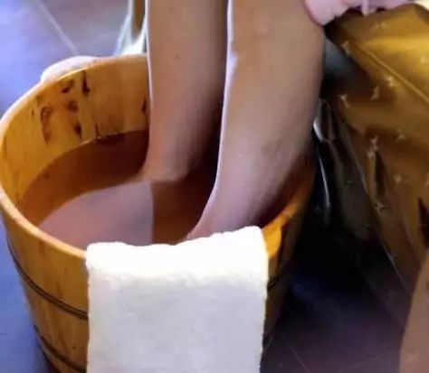 拔罐都是水泡怎么回事,身上湿气重拔罐有水泡