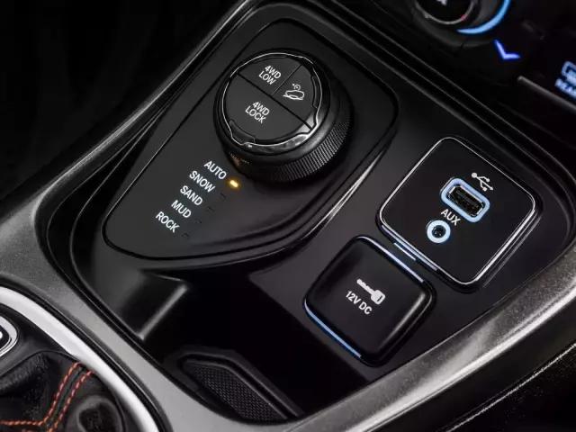 吉普指南者顶配精英版,jeep指南者进口版顶配