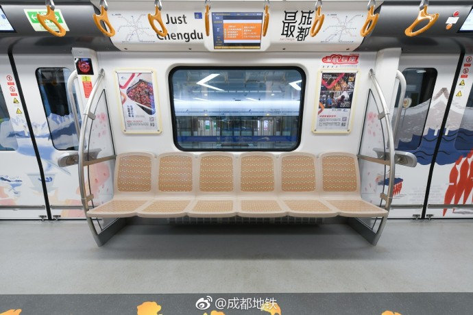 成都地铁烤匠广告,成都地铁2号线上的广告