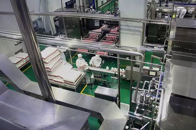 “牛奶男星”怎么喝出来，带你们看看蒙牛工厂内部就知道了！