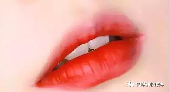 唇部怎么避免做花唇,乌唇变自然唇怎么调