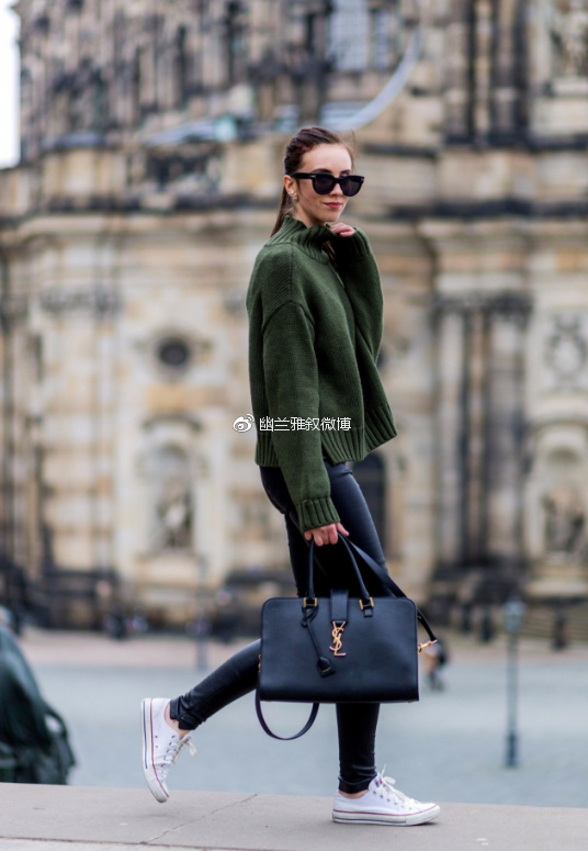 暖过拥抱，柔过亲吻，只有羊绒衫能给女人温柔的怀抱