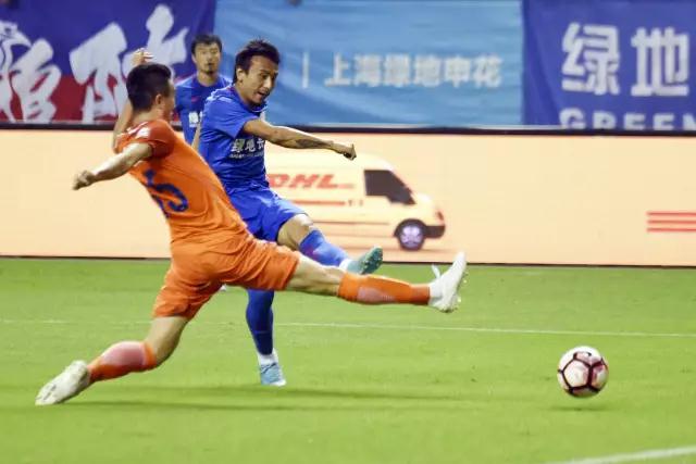 上海申花14轮不败继续领跑,申花惨遭上港6球横扫