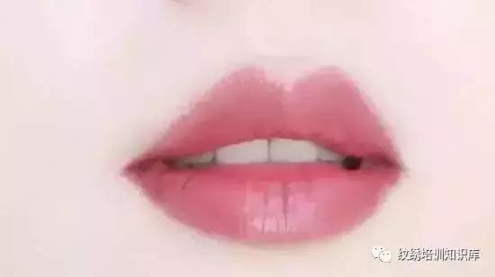 唇部怎么避免做花唇,乌唇变自然唇怎么调