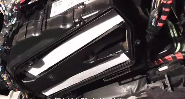 奔驰glc空调滤清器,奔驰空调滤芯拆卸技巧