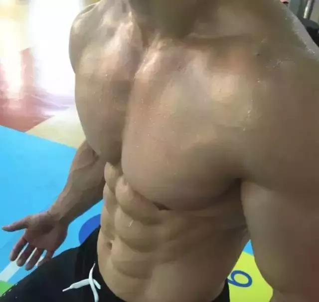 男朋友胸比你大，是种怎样的体验？