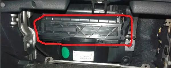 奔驰glc空调滤清器,奔驰空调滤芯拆卸技巧