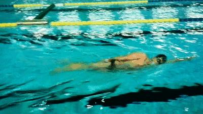 自由泳划水动作练习讲解,一看就会的自由泳划水的标准技巧