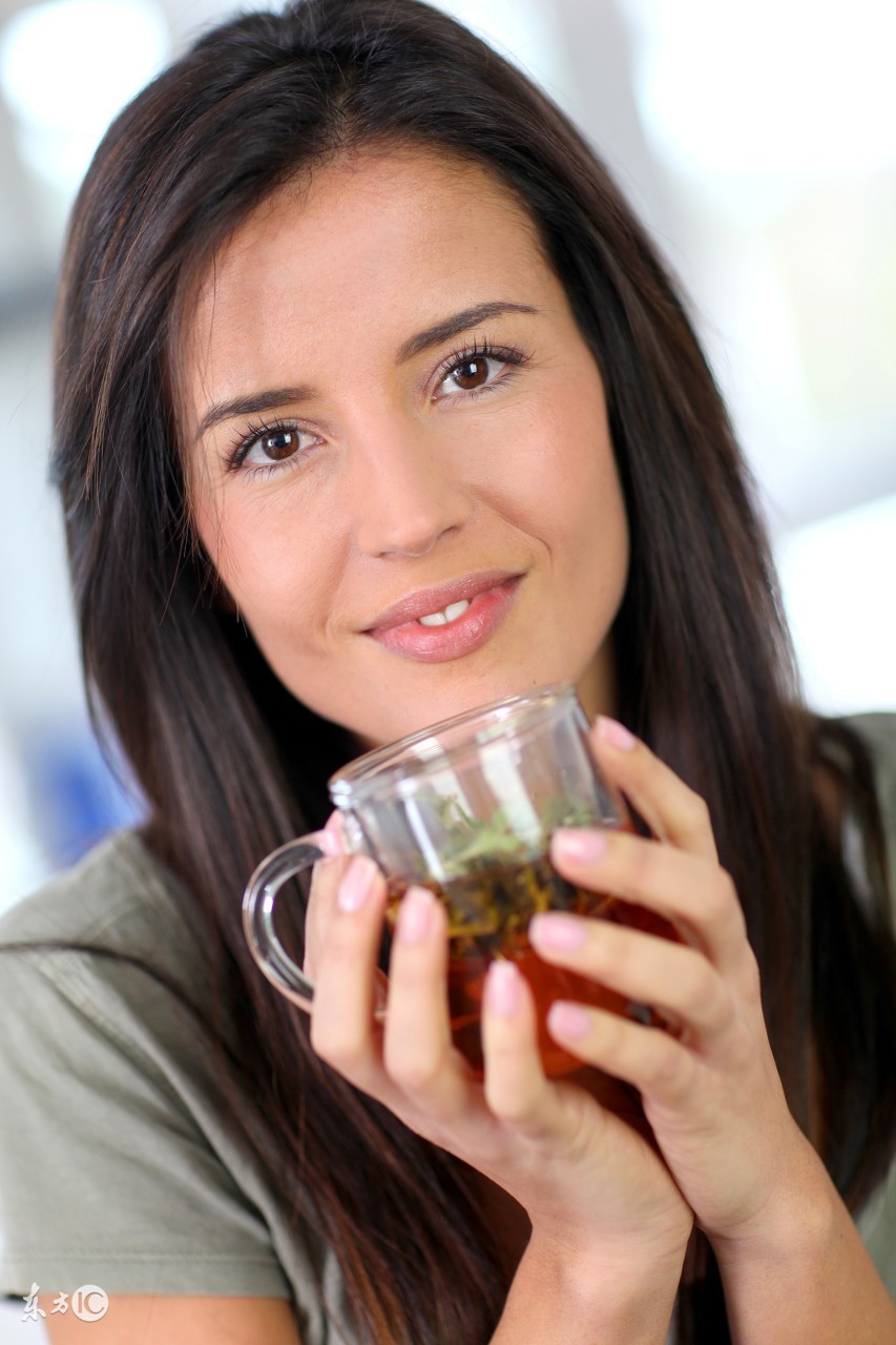 红花玫瑰花泡水喝功效与禁忌,玫瑰花红枣泡水的功效与禁忌